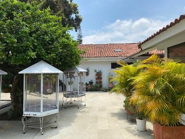 venta casa de un piso al frente del lago de la babilla - ciudad jardín.