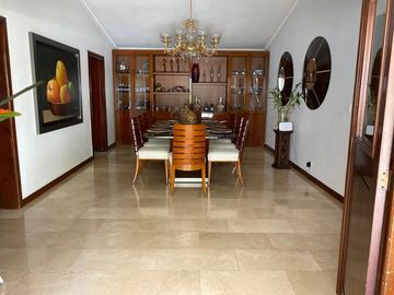 venta casa de un piso al frente del lago de la babilla - ciudad jardín.