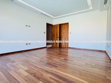 Residencia en Venta con Recamara en Planta Baja y Alberca Canteras $19,200,000