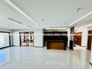 Residencia en Venta con Recamara en Planta Baja y Alberca Canteras $19,200,000