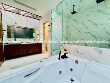 Residencia en Venta con Recamara en Planta Baja y Alberca Canteras $19,200,000