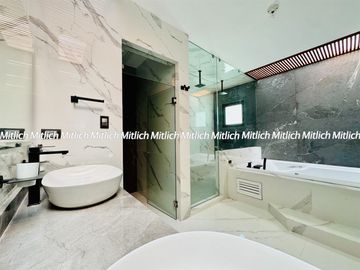 Residencia en Venta con Recamara en Planta Baja y Alberca Canteras $19,200,000