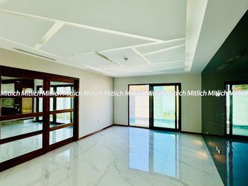 Residencia en Venta con Recamara en Planta Baja y Alberca Canteras $19,200,000