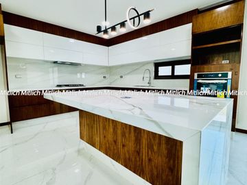 Residencia en Venta con Recamara en Planta Baja y Alberca Canteras $19,200,000
