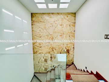 Residencia en Venta con Recamara en Planta Baja y Alberca Canteras $19,200,000