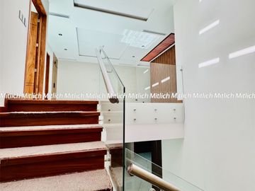 Residencia en Venta con Recamara en Planta Baja y Alberca Canteras $19,200,000