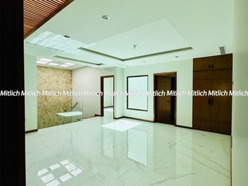 Residencia en Venta con Recamara en Planta Baja y Alberca Canteras $19,200,000