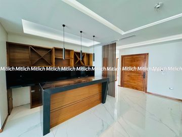 Residencia en Venta con Recamara en Planta Baja y Alberca Canteras $19,200,000