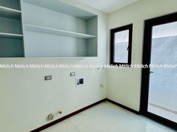 Residencia en Venta con Recamara en Planta Baja y Alberca Canteras $19,200,000
