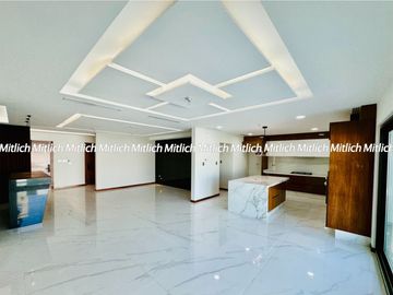 Residencia en Venta con Recamara en Planta Baja y Alberca Canteras $19,200,000