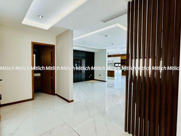 Residencia en Venta con Recamara en Planta Baja y Alberca Canteras $19,200,000