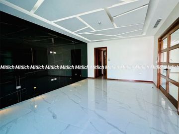 Residencia en Venta con Recamara en Planta Baja y Alberca Canteras $19,200,000