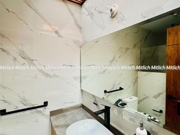 Residencia en Venta con Recamara en Planta Baja y Alberca Canteras $19,200,000