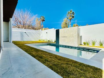 Residencia en Venta con Recamara en Planta Baja y Alberca Canteras $19,200,000
