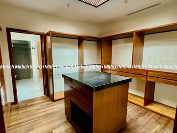 Residencia en Venta con Recamara en Planta Baja y Alberca Canteras $19,200,000