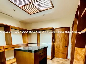 Residencia en Venta con Recamara en Planta Baja y Alberca Canteras $19,200,000
