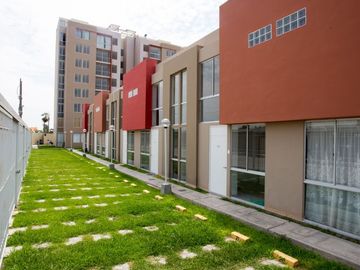 VENTA DE CASA EN CONDOMINIO LOS SAUCES Espaldas de la Universidad SIPÁN