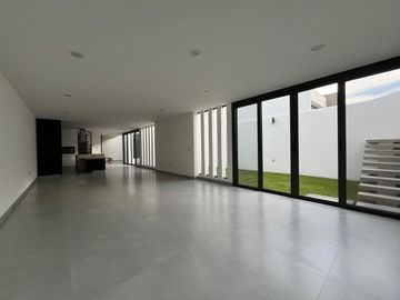 Casa en Venta en BOSQUES DEL REFUGIO,  Cada recamara con baño