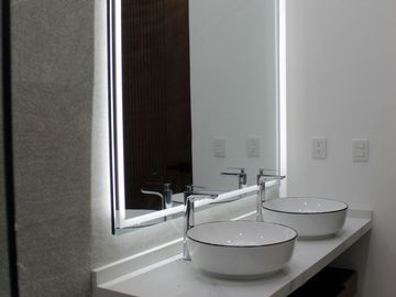 Casa en Venta en BOSQUES DEL REFUGIO,  Cada recamara con baño