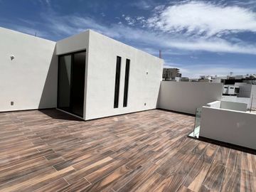 Casa en Preventa en Lomas de Chapultepec con amplio jardín.