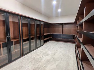 Casa en Preventa en Lomas de Chapultepec con amplio jardín.