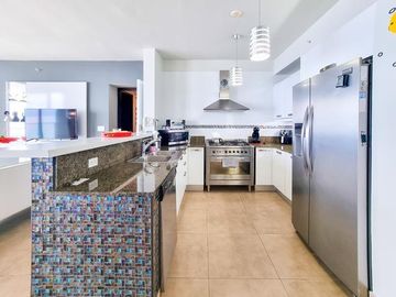 VENTA DE APARTAMENTO CON VISTA AL MAR