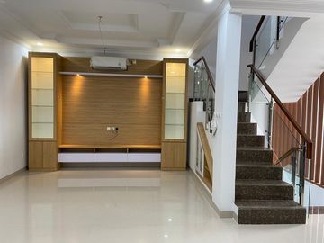 Rumah Dalam Komplek Diperbatasan Deplu, Larangan Siap Huni 2,95 M