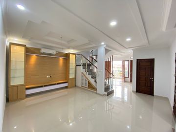Rumah Dalam Komplek Diperbatasan Deplu, Larangan Siap Huni 2,95 M