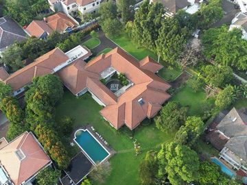 DIJUAL RUMAH di Jl KEMANG DALAM, JAKSEL (BIG and SPACIOUS)