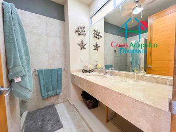 Depa en renta vacacional para 10 personas. Con terraza y vista al mar