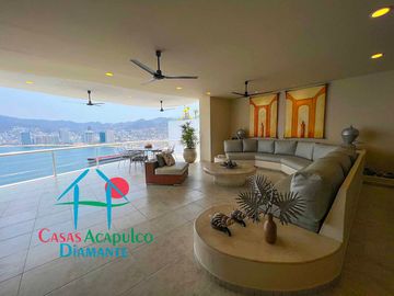 Depa en renta vacacional para 10 personas. Con terraza y vista al mar