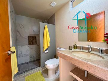 Depa en renta vacacional para 10 personas. Con terraza y vista al mar