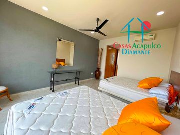 Depa en renta vacacional para 10 personas. Con terraza y vista al mar