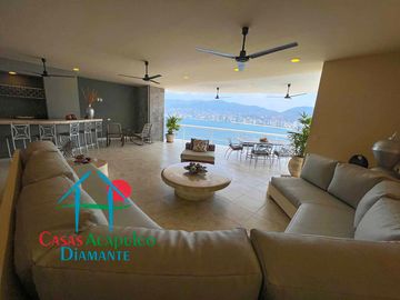 Depa en renta vacacional para 10 personas. Con terraza y vista al mar