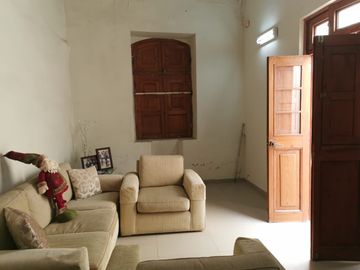 CHICLAYO, VENTA CASA CERCA A LA PLAZA DE ARMAS. ZONIFICACION MIXTA.