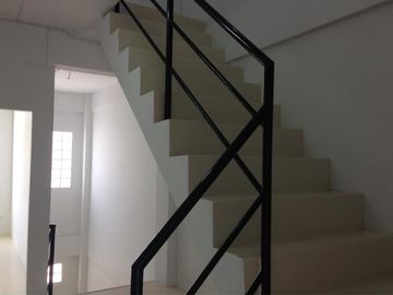 Sell commercial building, 3flrs, 4bed, 5bath, 20 sqWa., 3.95MB, Mueang District, Chonburi