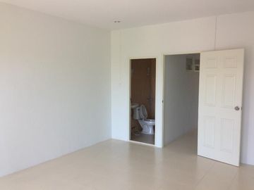 Sell commercial building, 3flrs, 4bed, 5bath, 20 sqWa., 3.95MB, Mueang District, Chonburi