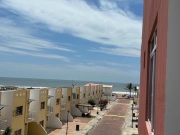 VILLAMIL PLAYAS VENDO HERMOSO DEPARTAMENTO EN URBANIZACION CON SALIDA AL MAR