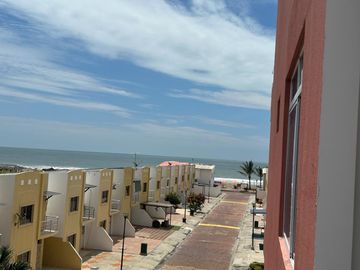 VILLAMIL PLAYAS VENDO HERMOSO DEPARTAMENTO EN URBANIZACION CON SALIDA AL MAR