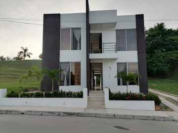 VENTA DE CASA EN CONDOMINIO CARMEN DE APICALA