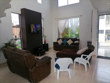 VENTA DE CASA EN CONDOMINIO CARMEN DE APICALA