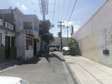 CASA EN VENTA EN MONTERREY NL, ZONA CENTRO, COL NUEVAS COLONIAS, A 30 MTS DE AV. VENUSTIANO CARRANZA