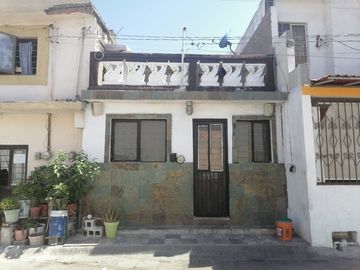 CASA EN VENTA EN MONTERREY NL, ZONA CENTRO, COL NUEVAS COLONIAS, A 30 MTS DE AV. VENUSTIANO CARRANZA