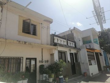 CASA EN VENTA EN MONTERREY NL, ZONA CENTRO, COL NUEVAS COLONIAS, A 30 MTS DE AV. VENUSTIANO CARRANZA