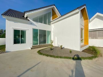 เพียง 1 หลังสุดท้าย แปลงหัวมุม 2.89 ล้าน ตัวบ้านเป็นสไตล์นอร์ดิก เพดานสูงโปร่ง