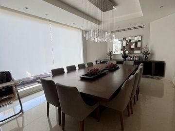 Casa en Lomas de Tecamachalco, Naucalpan, Estado de México