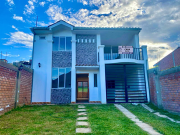VENTA DE CASA DE ESTRENO, LA ESPERANZA HUANUCO