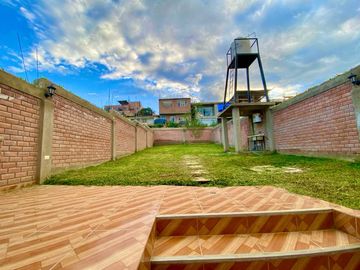 VENTA DE CASA DE ESTRENO, LA ESPERANZA HUANUCO