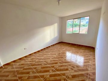 VENTA DE CASA DE ESTRENO, LA ESPERANZA HUANUCO