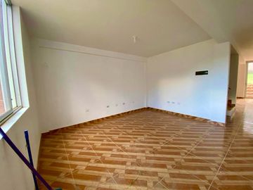 VENTA DE CASA DE ESTRENO, LA ESPERANZA HUANUCO